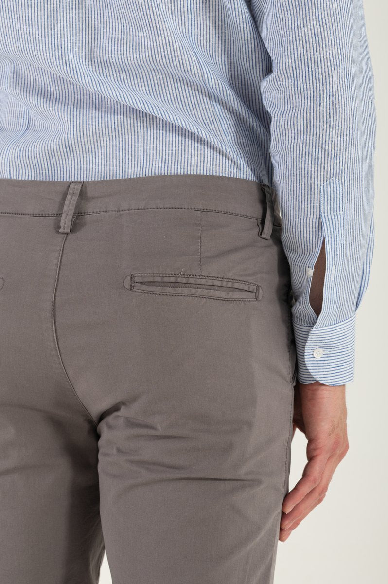 勝 | イタリア製グレーのパンツ